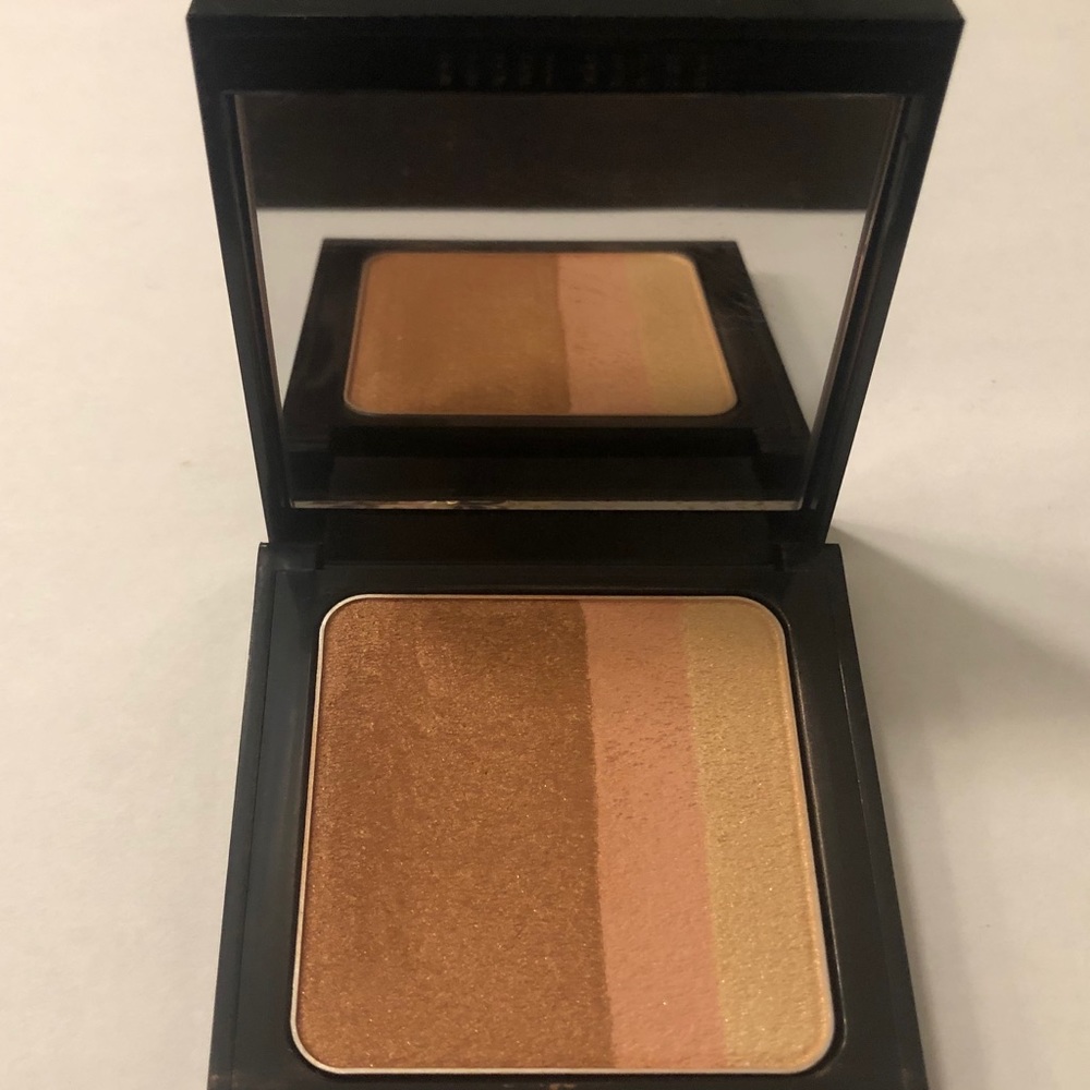 Bobbi Brown Brightening Blush in Bronze. - Picture 1 of 4